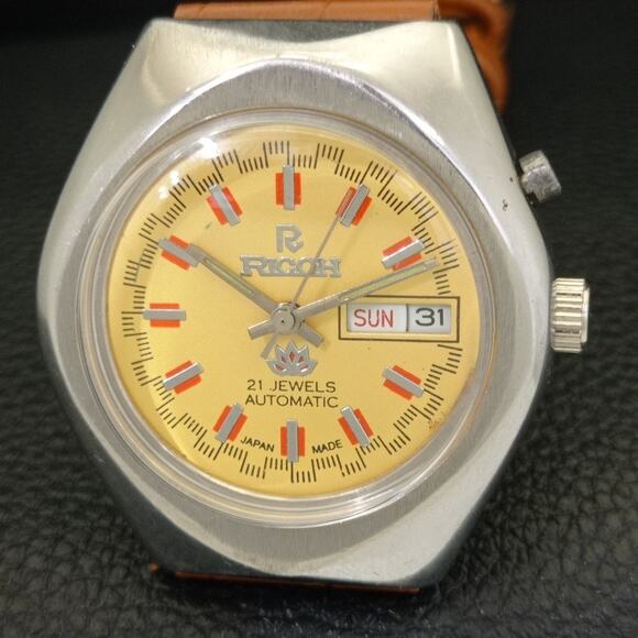 Vintage 1980 Ricoh Automatic Mens Silver Watch W/daydate & Yellow accents - Picture 3 of 10